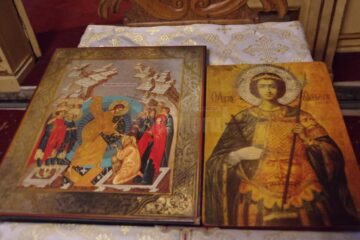 „În icoană, simbolul leagă creatul cu necreatul, pământul cu cerul”