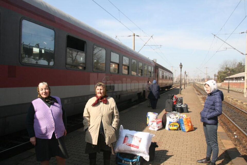 Călătorii au așteptat ore întregi în trenuri sau pe peroanele gărilor reluarea traficului