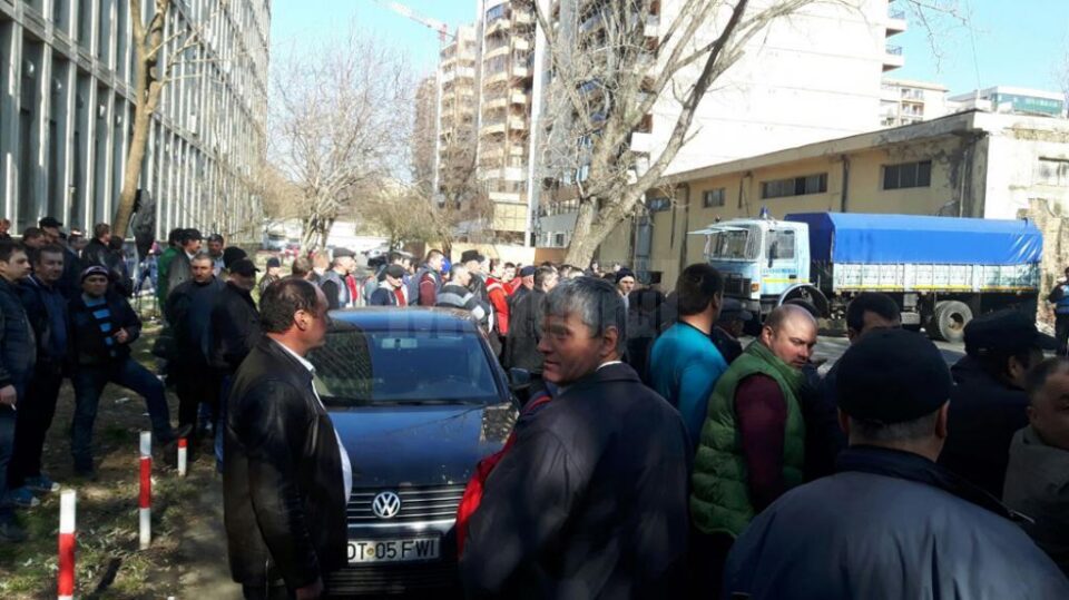 Minerii de la Crucea vor protesta în fata Guvernului României