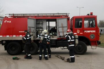 Peste o sută de oameni angrenați într-un exercițiu de simulare a unui incendiu cu victime, la Carrefour