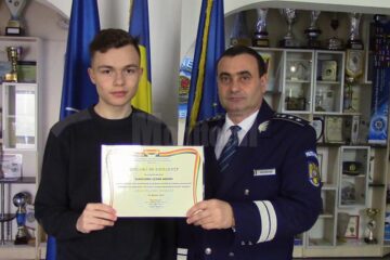 Tânărul elev și comisarul-șef Dorel Aicoboae