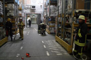 Peste o sută de oameni angrenați într-un exercițiu de simulare a unui incendiu cu victime, la Carrefour