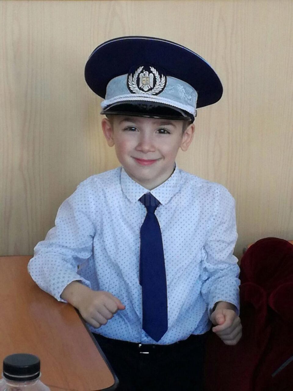 Peste o sută de copii au făcut cunoștință la propriu cu cascheta de polițist
