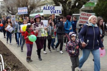 Marșul pentru viață 2017, desfășurat sub genericul „Ajută Mama și Copilul! Ei depind de tine!”, desfășurat vineri, 24 martie, la Fălticeni