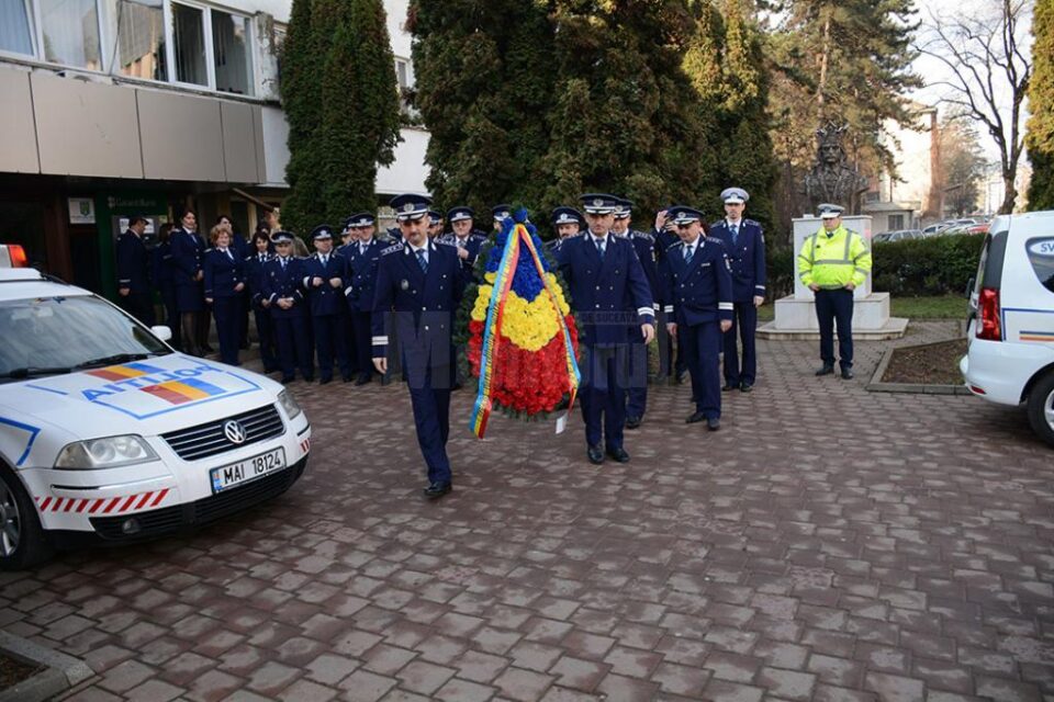 Eroii polițiști, comemorați la monumentul din fața sediului IPJ Suceava