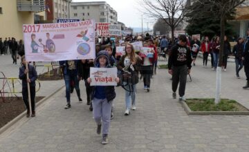 Marșul pentru viață 2017, desfășurat sub genericul „Ajută Mama și Copilul! Ei depind de tine!”, desfășurat vineri, 24 martie, la Fălticeni
