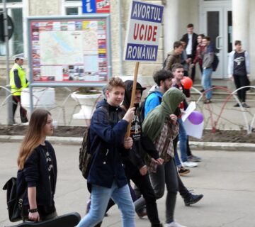 Marșul pentru viață 2017, desfășurat sub genericul „Ajută Mama și Copilul! Ei depind de tine!”, desfășurat vineri, 24 martie, la Fălticeni