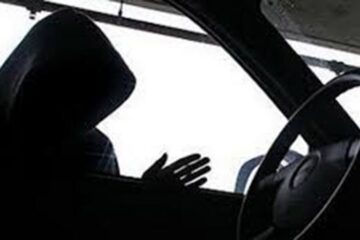 Bunuri de 1.000 de euro, furate dintr-o mașină lăsată descuiată pe o stradă din Suceava