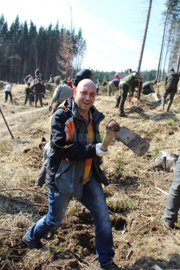 10.000 de puieți de arbori, plantați cu voluntari, la OS Ilișești