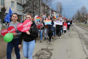 „Marșul pentru viață” de la Vicovu de Sus a adunat sute de participanți