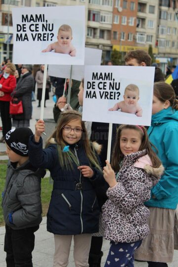 Peste 1.000 de suceveni au participat la „Marșul pentru viață” din municipiul Suceava