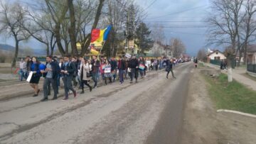 „Marșul pentru viață”, de la Vicovu de Sus, a adunat sute de participanți