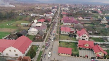 „Marșul pentru viață”, de la Vicovu de Sus, a adunat sute de participanți