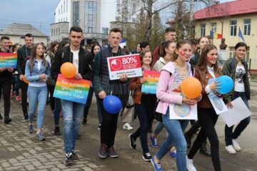 „Marșul pentru viață”, de la Vicovu de Sus, a adunat sute de participanți