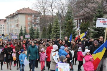 Peste 1.000 de suceveni au participat la „Marșul pentru viață” din municipiul Suceava
