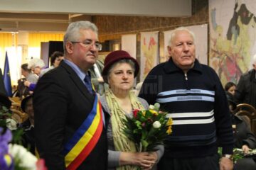 27 de noi "Cupluri de Aur" au fost sărbătorite, sâmbătă, la sediul Primăriei Suceava