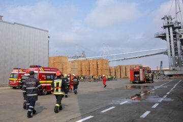 La sediul fabricii Holzindustrie Schweighofer Rădăuți a avut loc o aplicație desfășurată în comun cu pompierii militari de la Detașamentul de Pompieri Rădăuți și Siret din cadrul ISU Bucovina Suceava