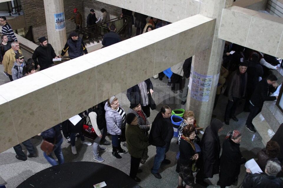 Aglomerație mare la ghișeele Primăriei Suceava, în ultimele zile de acordare a bonificațiilor de 10%