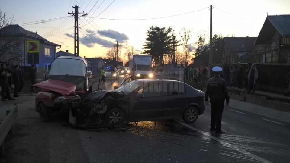 Cele doua masini implicate in accident