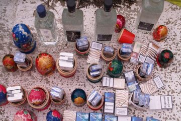 126 pachete de țigări de diferite mărci erau ascunse în păpuși Matrioșka și în ciorapi fini de damă