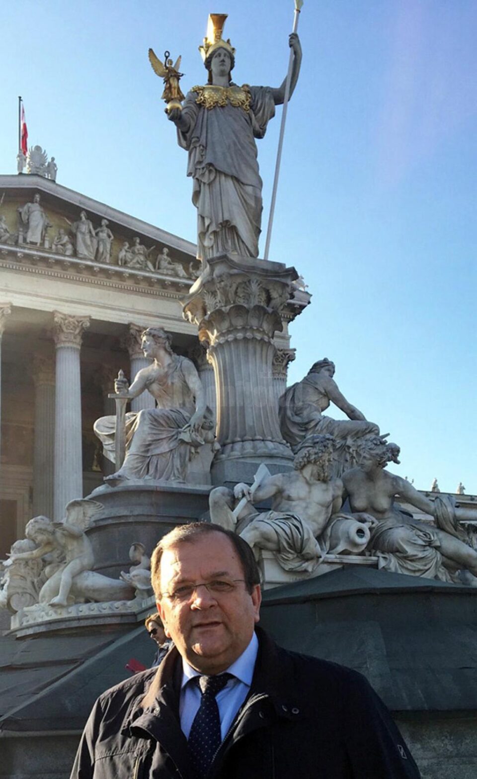 Gheorghe Flutur la intrarea în Parlamentul austriac