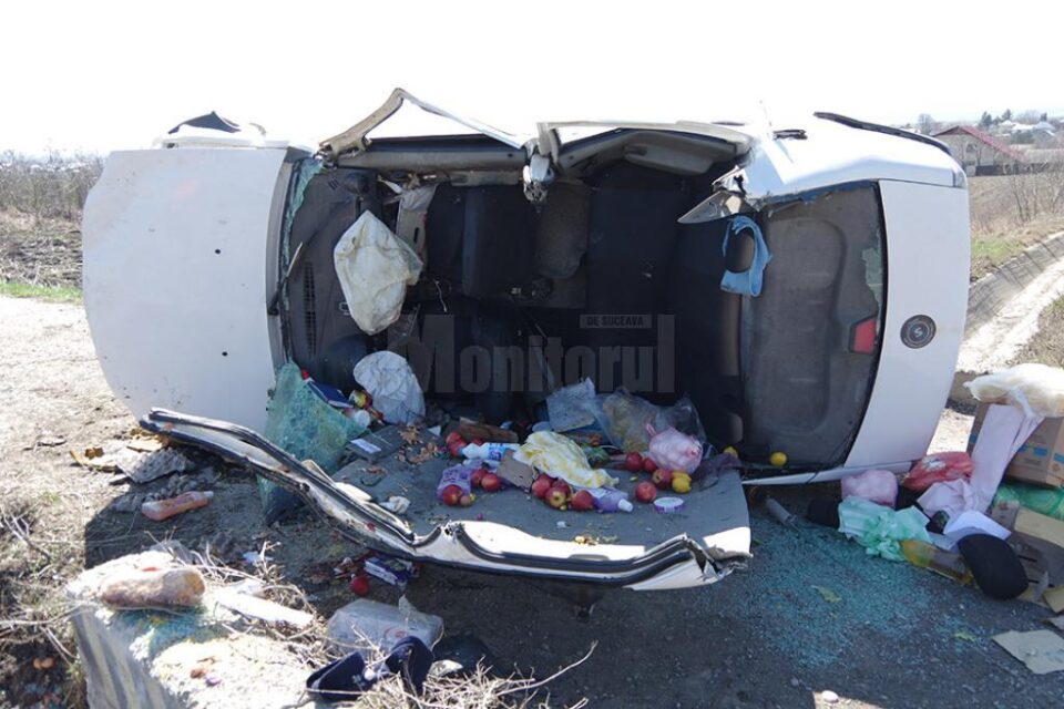 Femeie rămasă încarcerată în autoturism, în urma unui accident produs la Stroiești