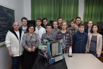 Echipa "Impulsive", alături de profesorii coordonatori