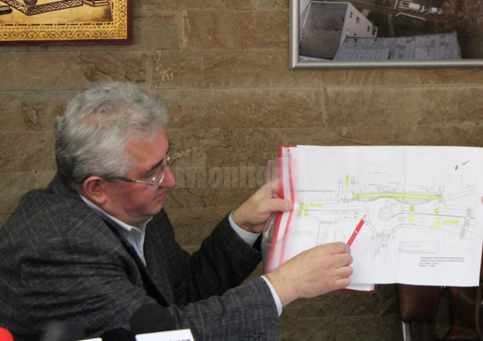 Primarul Sucevei a prezentat noile măsuri de fluidizare a traficului de pe Calea Unirii, din zona sensului giratoriu de la Dedeman
