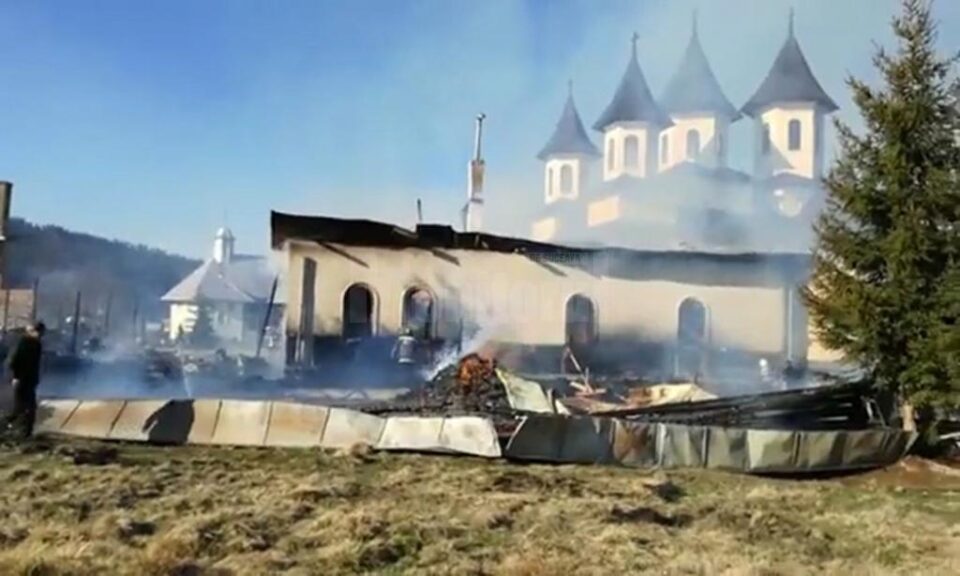 A dat foc miriștii și a provocat un incendiu cu pagube de 150.000 de lei, la Parohia Șaru Dornei
