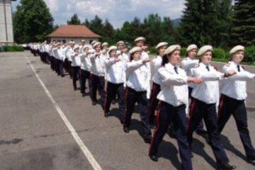 Tot mai multe fete îmbracă haina militară în cadrul Colegiului Național Militar "Câmpulung Moldovenesc"