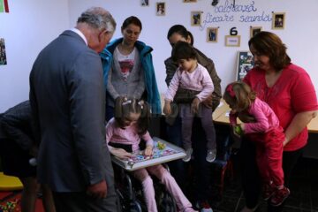 Câțiva copii de la Casa de tip familial „Sf. Nicolae” s-au întâlnit cu Prințul Charles al Marii Britanii