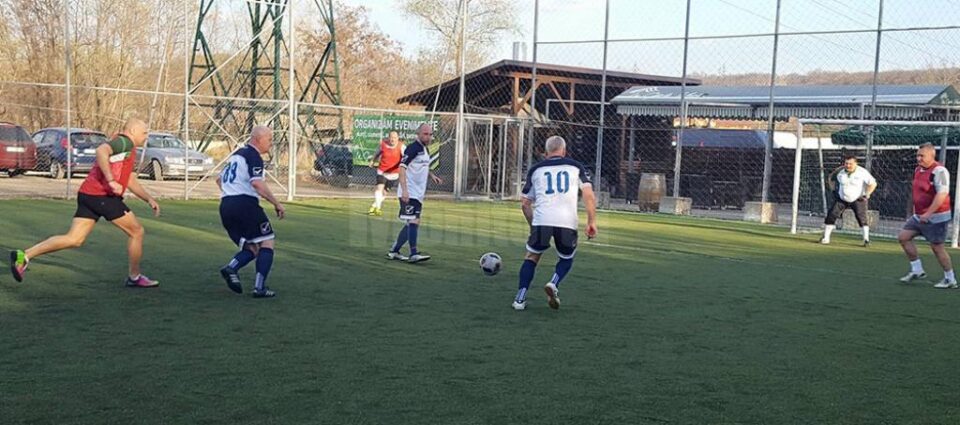 Campionatul de old-boys a început cu meciuri spectaculoase