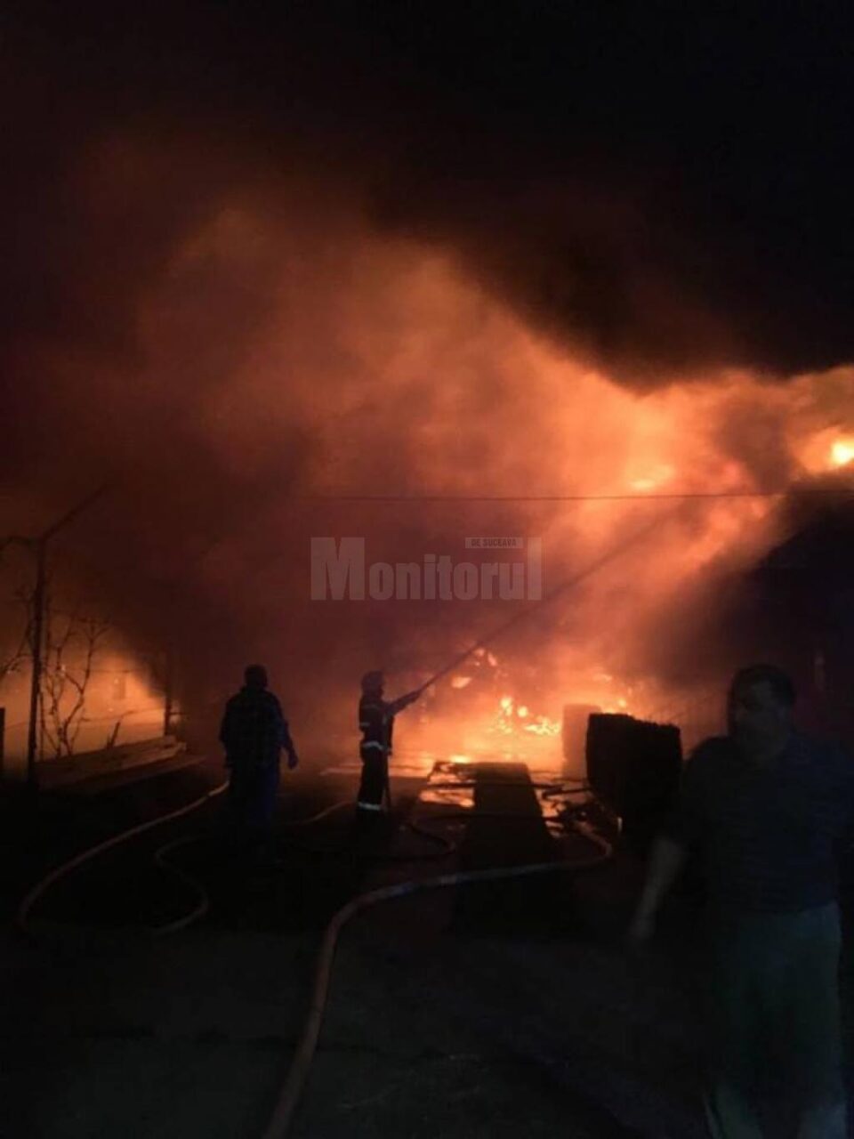 Gospodărie cuprinsă de flăcări, la Berchișești