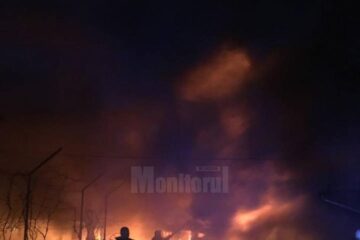 Gospodărie cuprinsă de flăcări, la Berchișești