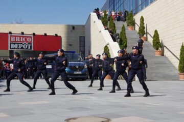 Câinii dresați, salvarea unui turist blocat pe un versant și armele automate, atracțiile exercițiului demonstrativ al jandarmilor suceveni
