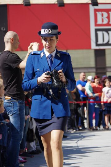 Câinii dresați, salvarea unui turist blocat pe un versant și armele automate, atracțiile exercițiului demonstrativ al jandarmilor suceveni