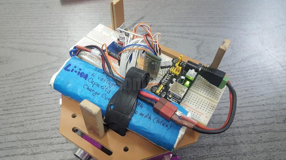 Un echipaj de studenți a construit de la zero o mașinuță electrică cu care vrea să se impună la un concurs internațional