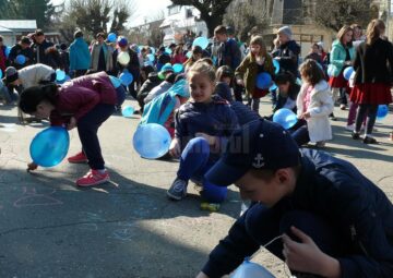 Marș de susținere a persoanelor diagnosticate cu autism, la Fălticeni