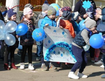 Marș de susținere a persoanelor diagnosticate cu autism, la Fălticeni