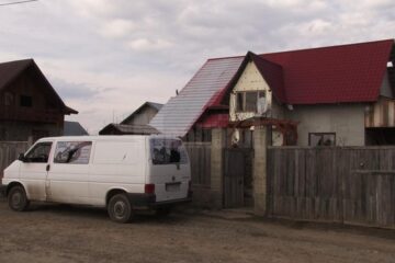 Casa și mașina lui Cătălin Mandache au fost vandalizate de frații Bozomală