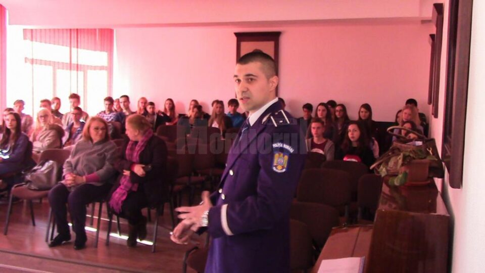 Activități de informare cu 170 de elevi și cadre didactice din Suceava, pe tema traficului ilicit de bunuri culturale de patrimoniu