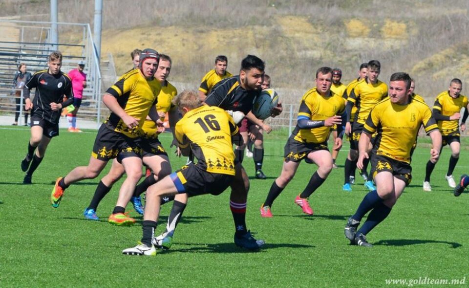 CSȘ Gura Humorului (echipament galben) a câștigat turneul internațional de la Chișinău la juniori sub 18 ani