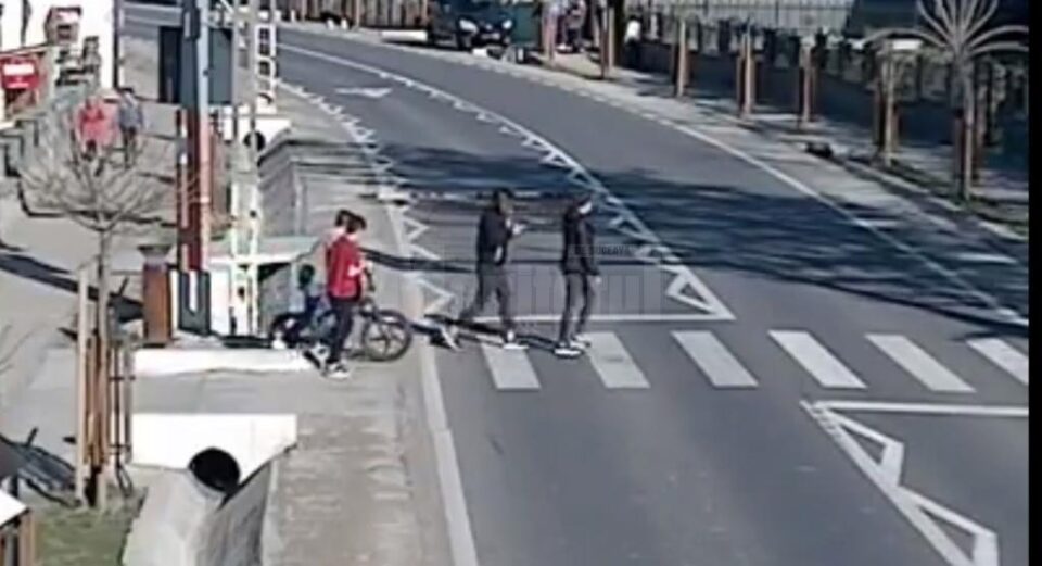 Limitatoare de viteză montate la trecerea de pietoni din fața Liceului Tehnologic Dumbrăveni Limitatoare de viteză montate la trecerea de pietoni din fața Liceului Tehnologic Dumbrăveni