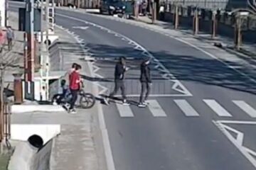 Limitatoare de viteză montate la trecerea de pietoni din fața Liceului Tehnologic Dumbrăveni