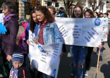 Marș de susținere a persoanelor diagnosticate cu autism, la Fălticeni