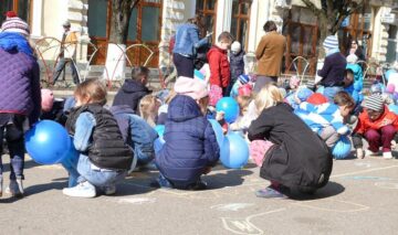 Marș de susținere a persoanelor diagnosticate cu autism, la Fălticeni