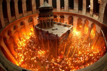 Lumina Sfântă de la Ierusalim ajunge și anul acesta la credincioșii ortodocși din Suceava