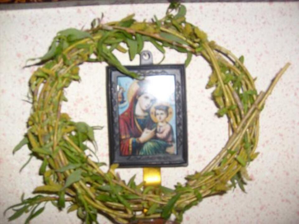 Ramurile de salcie de la Florii se țin la icoane tot anul Ramurile de salcie de la Florii se țin la icoane tot anul
