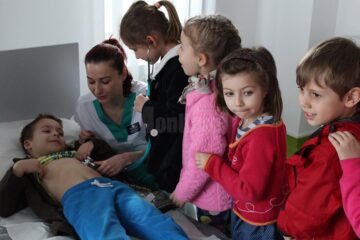 Micuții de la Grădinița "Albinuța" au avut parte de o lecție educativă la clinica SIG Medical