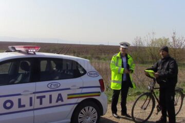 Bicicliștii au primit veste reflectorizante